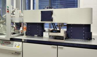 Rigaku BioSAXS-1000 SAXS camera for small angle X-ray scattering from solutions of biological macromolecules