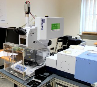 Vacuum FTIR Vertex80v + microscope Hyperion 3000 KIT - polarizors, VIS detector Bruker Vertex80v + Hyperion 3000